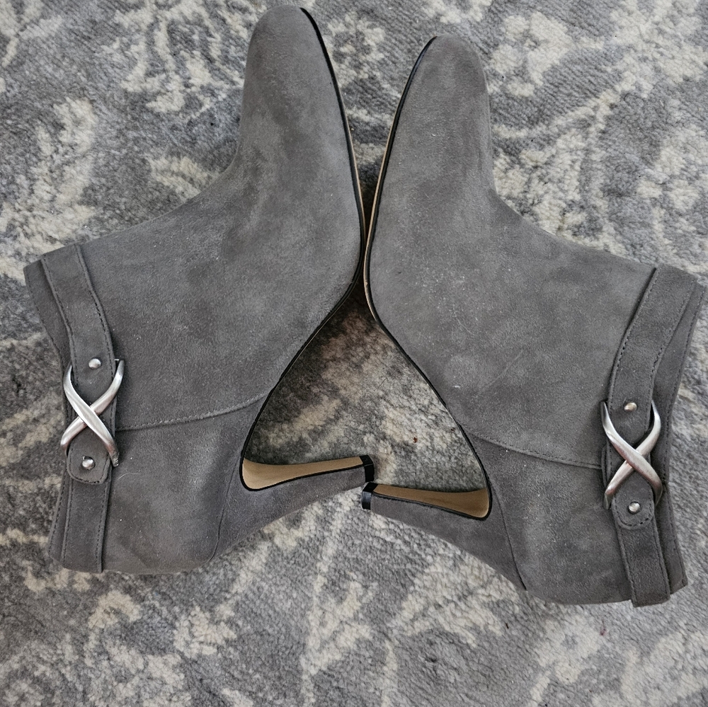 Shoes - Picture 3 of 4
